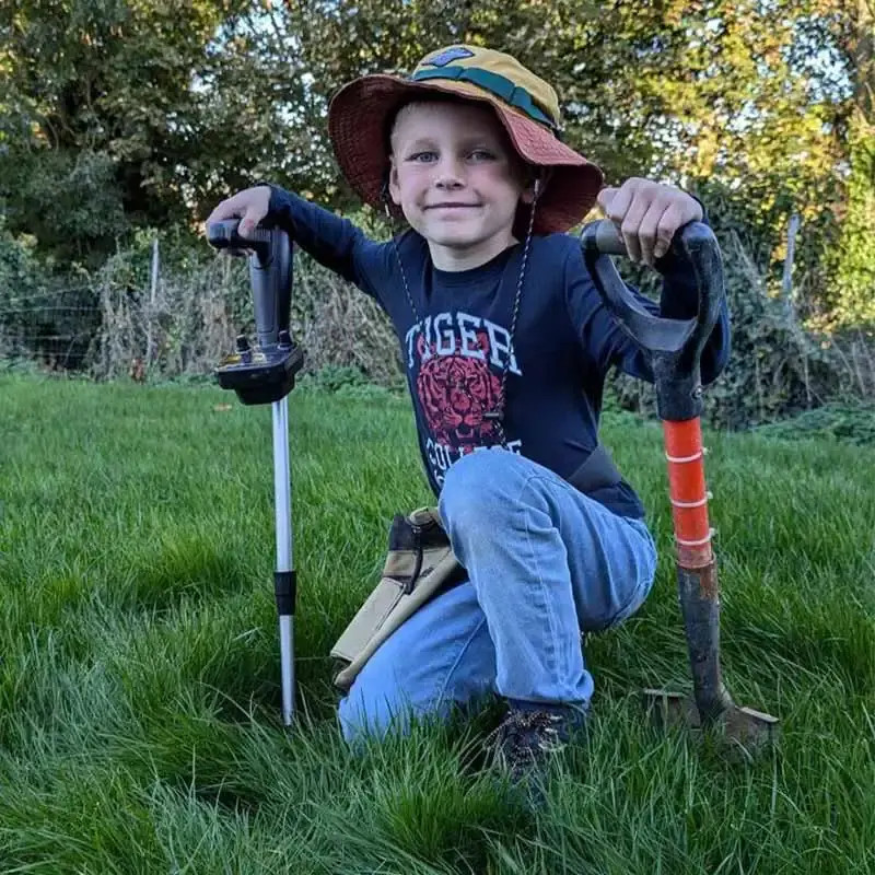 Enfant avec un Bounty Hunter Junior